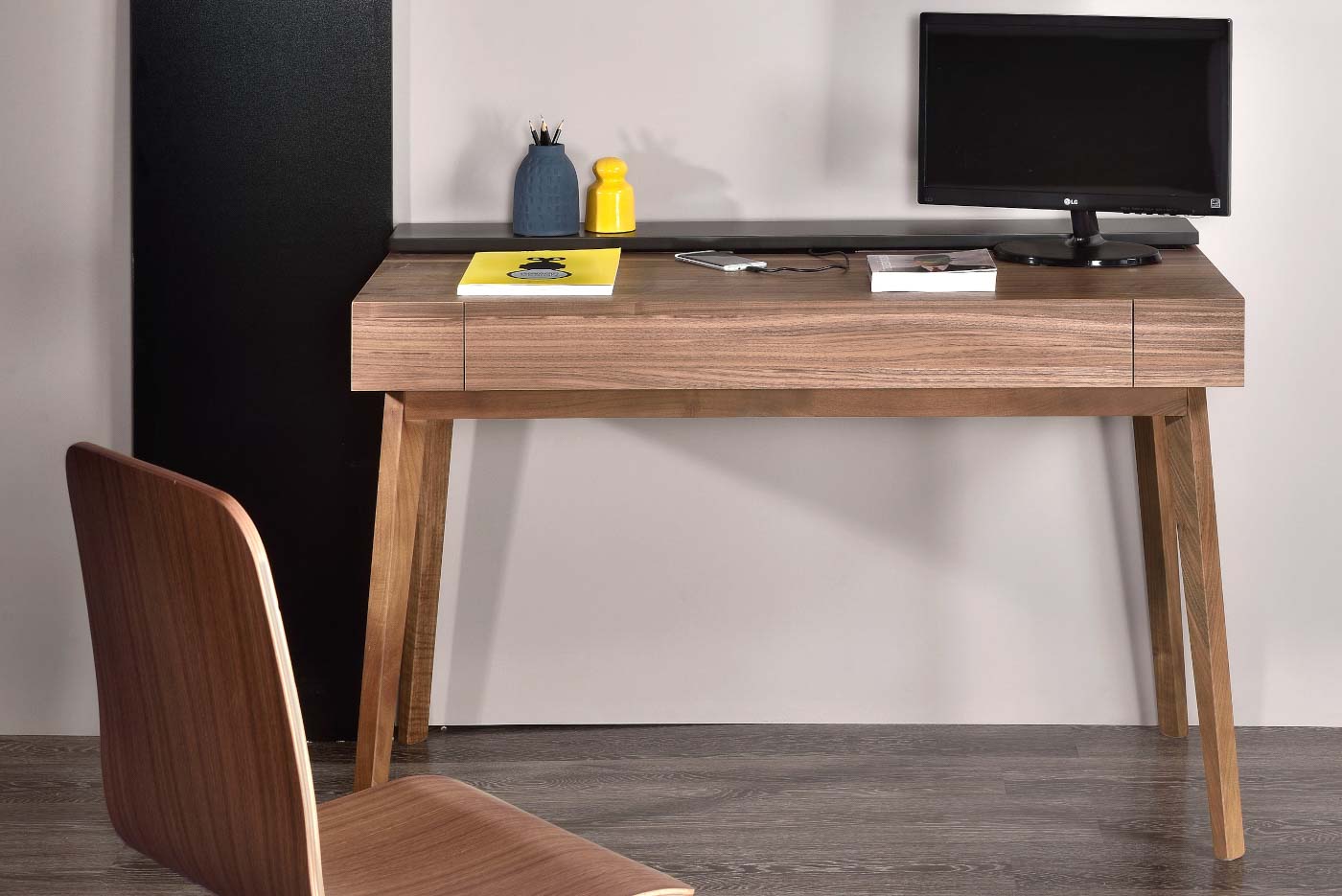 Desk Ryan