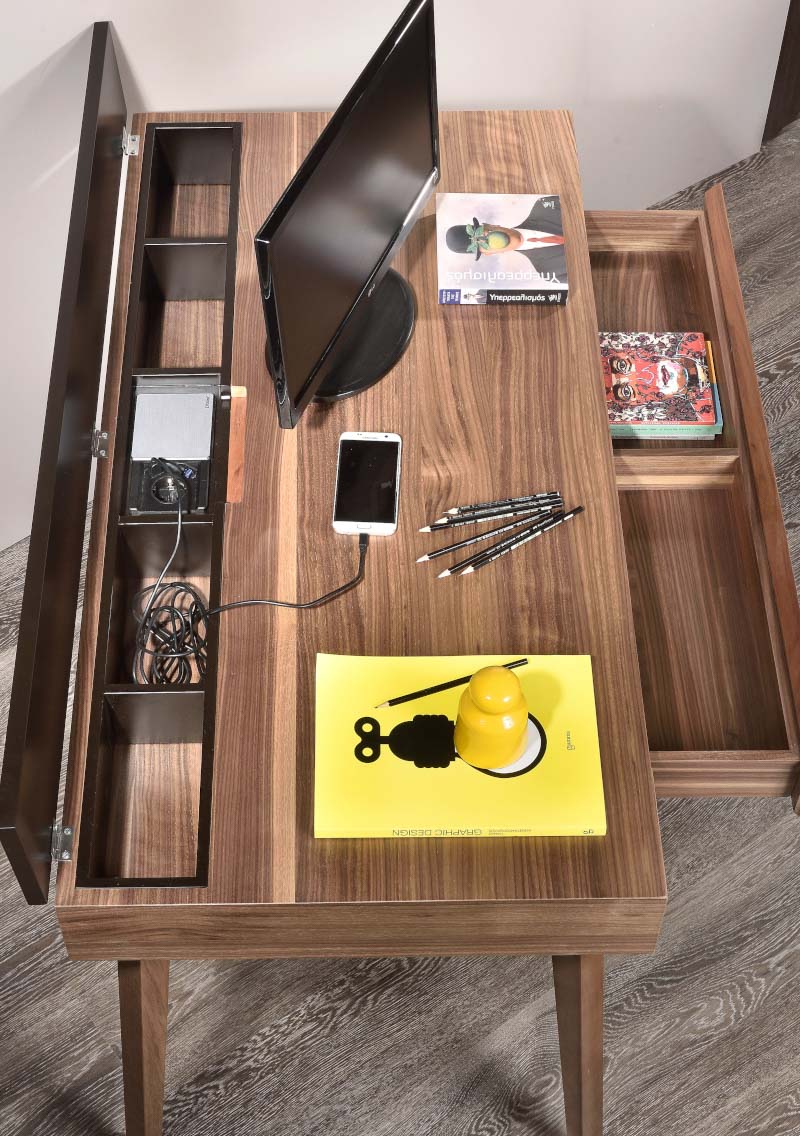 Desk Ryan