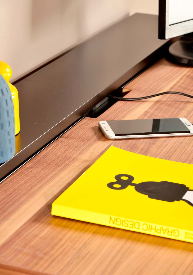 Desk Ryan