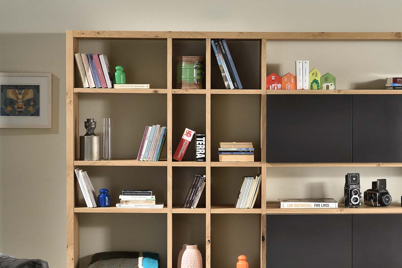 Ξύλινη Βιβλιοθήκη Ennea