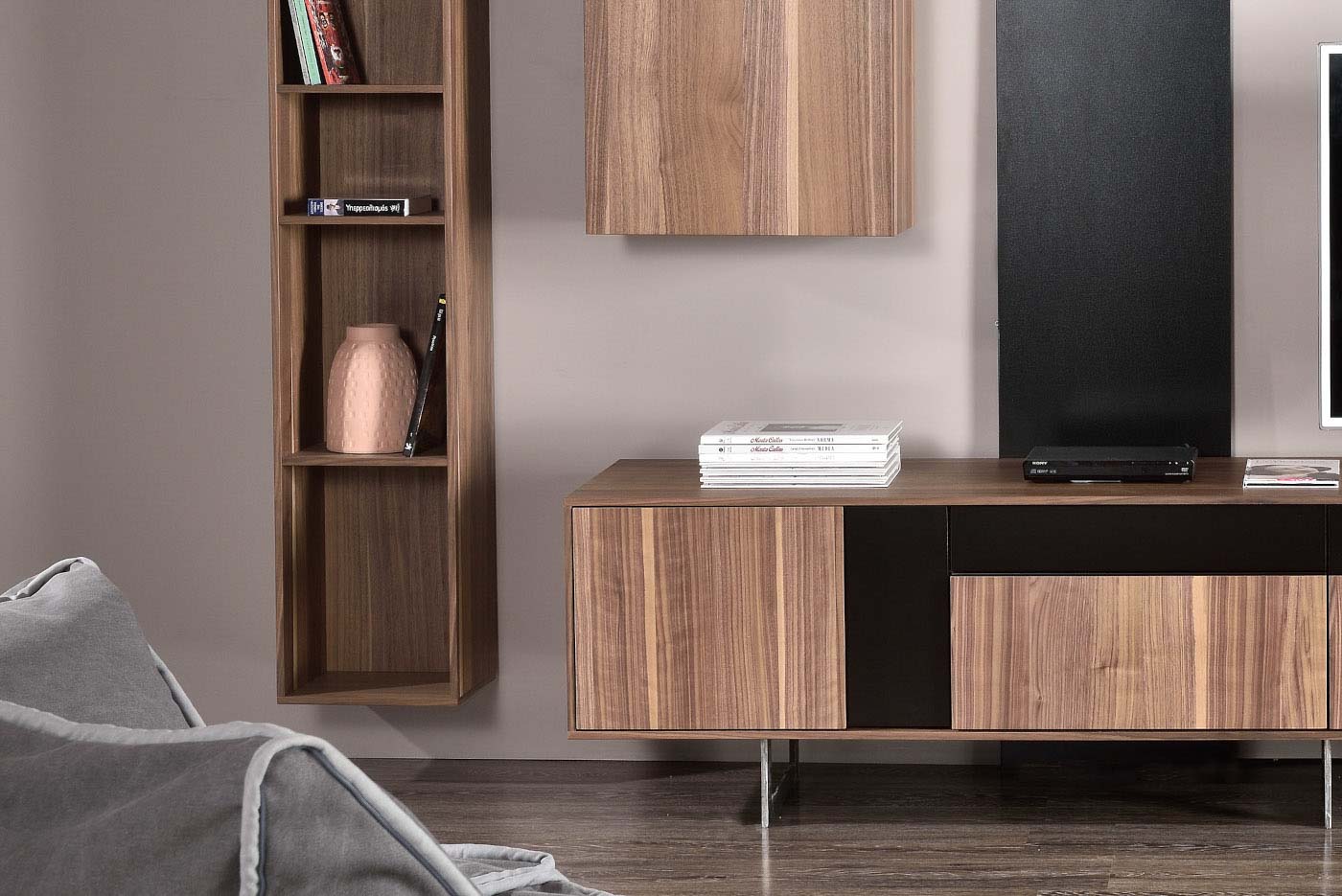 Level tv unit