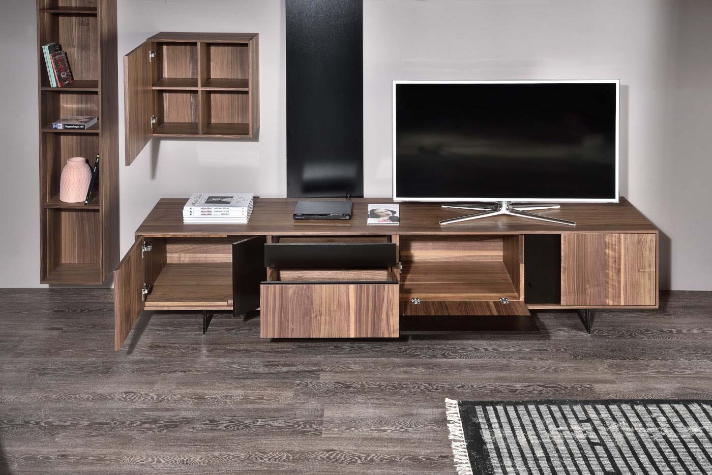 Level tv unit