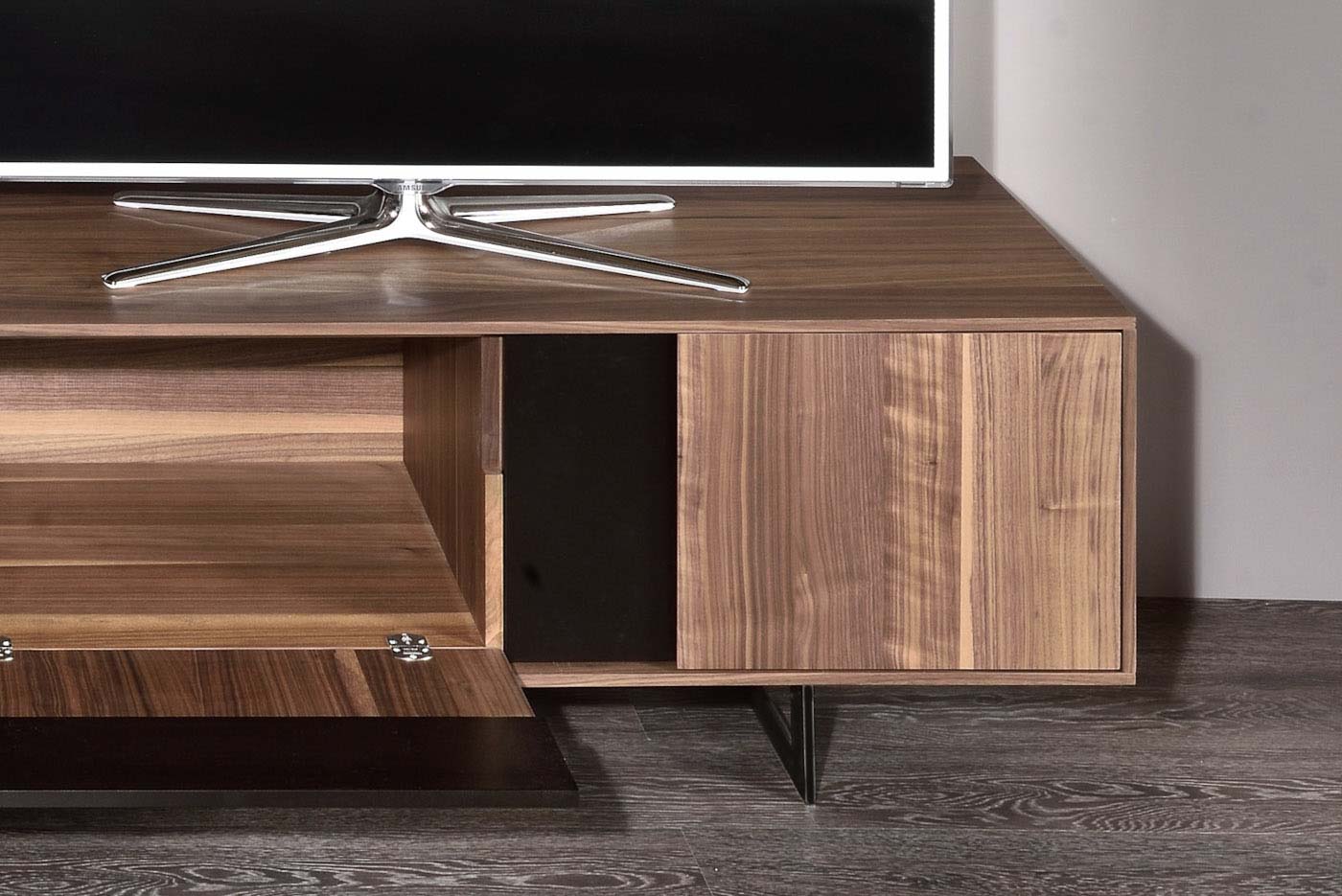 Level tv unit